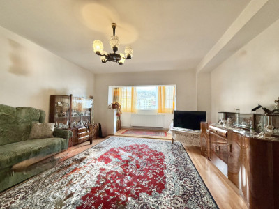 Apartament 3 camere, intrare Racadau