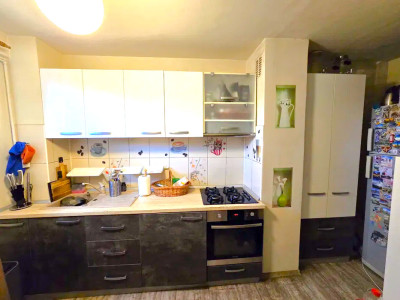 Apartament 3 camere, Astra