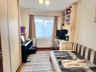 Apartament 4 camere, Tractorul, etaj 1
