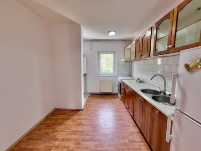 Apartament 4 camere, Judetean, etaj 1
